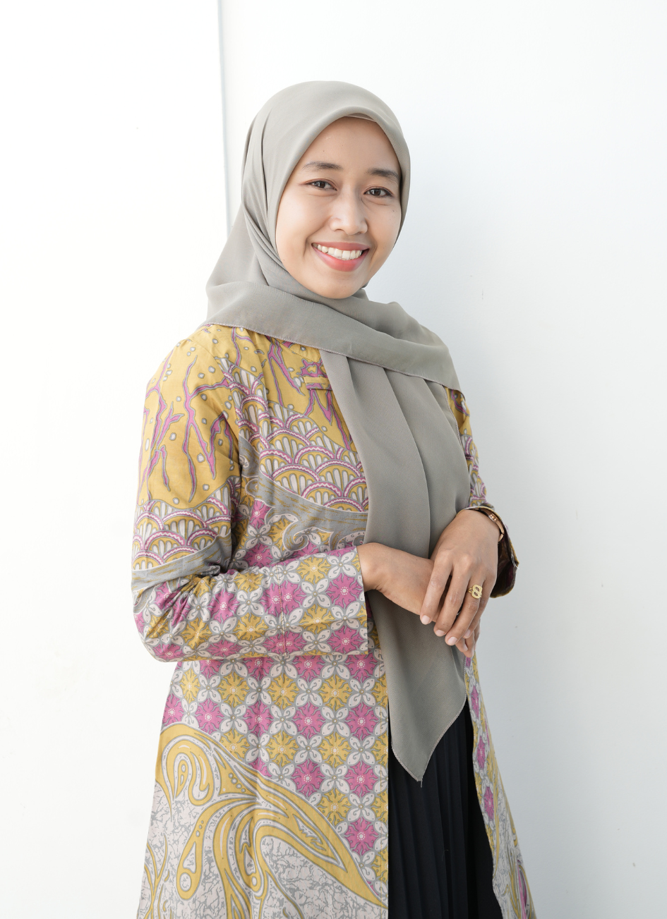 Cici Aprilliani, SKM, MKM